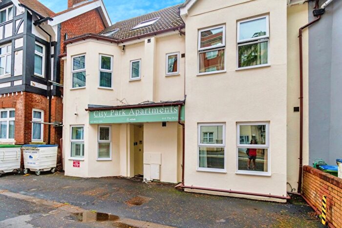 12 Bedroom Flat For Sale In The Polygon, Southampton, Hampshire, SO15