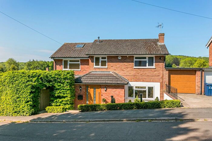 4 Bedroom Link Detached House For Sale In Andrews Way, Marlow, SL7
