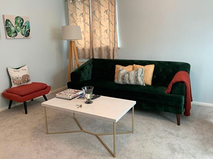 2 Bedroom Flat To Rent In Bowman Mews, SW18