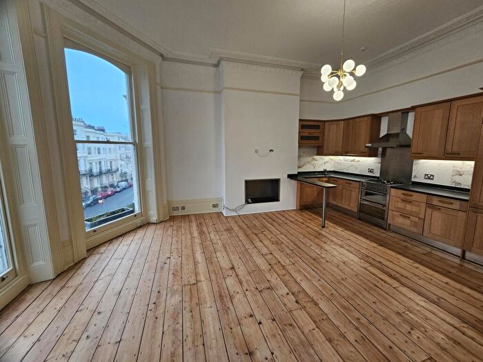 2 Bedroom Flat To Rent In Chesham Mansions, Brighton, BN2