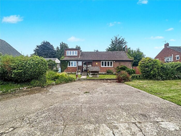 4 Bedroom Bungalow For Sale In Lower Rainham Road, Rainham, Kent, ME8