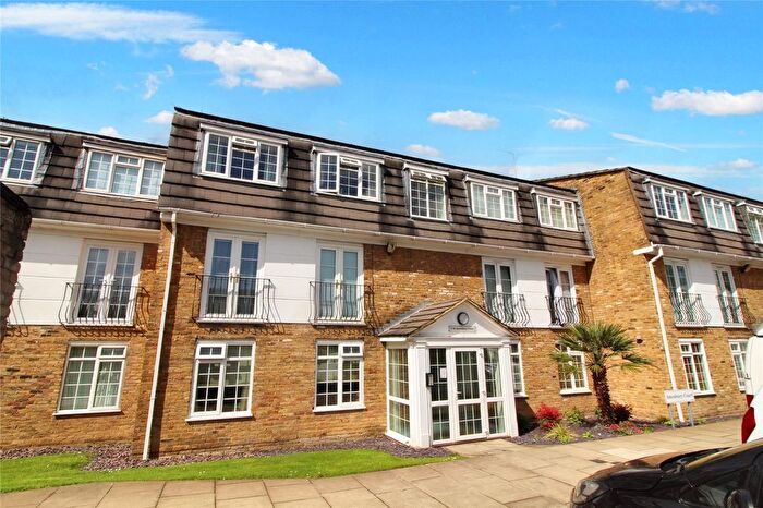 2 Bedroom Flat For Sale In Crofton Way, Enfield, Middlesex, EN2