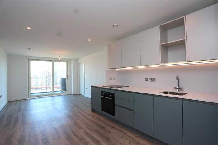 2 Bedroom Apartment To Rent In The Railings, Middlewood Locks, M5