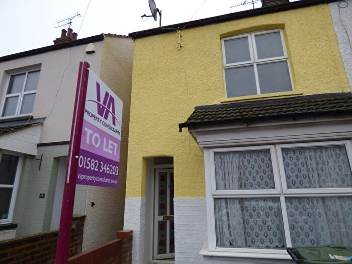 3 Bedroom Semi-Detached House To Rent In Letchworth Road, LU3