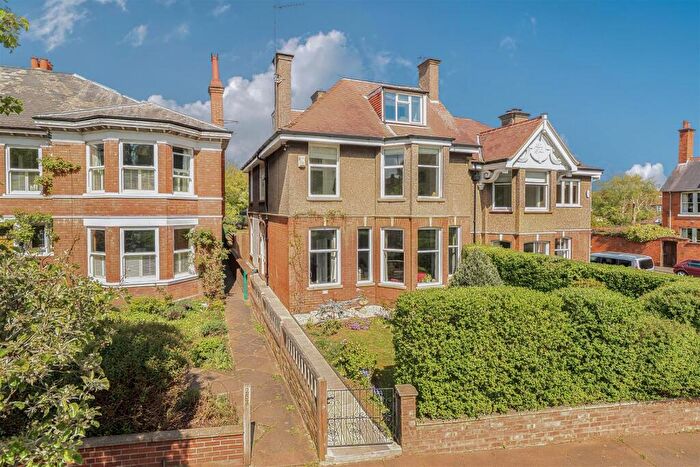 5 Bedroom House For Sale In Abington Avenue, Northampton, NN3