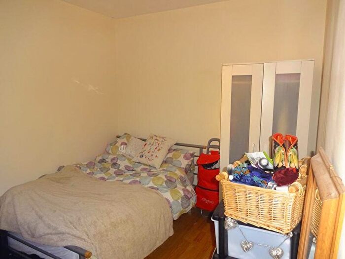 6 Bedroom Semi-Detached House To Rent In Douglas Road, Nottingham, NG7