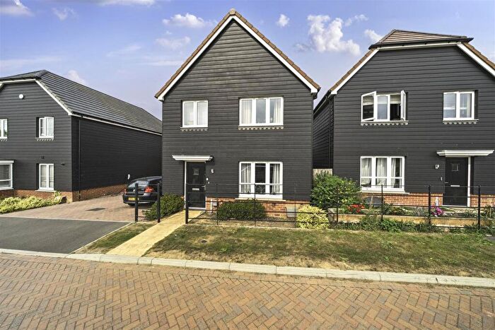 4 Bedroom Detached House For Sale In Coleman Way, Maidstone, ME17