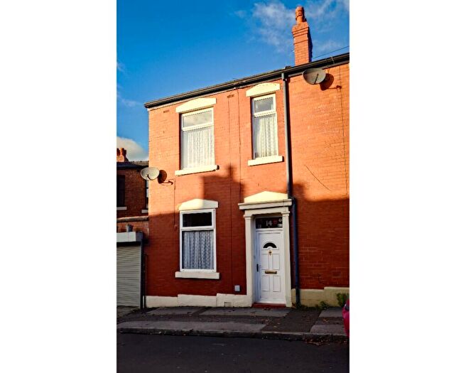 2 Bedroom End Of Terrace House For Sale In Woodend Lane, Hyde, Greater Manchester, SK14