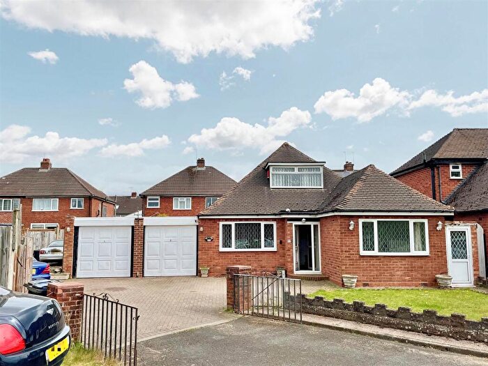 3 Bedroom Detached Bungalow For Sale In Eachelhurst Road, Walmley, Sutton Coldfield, B76