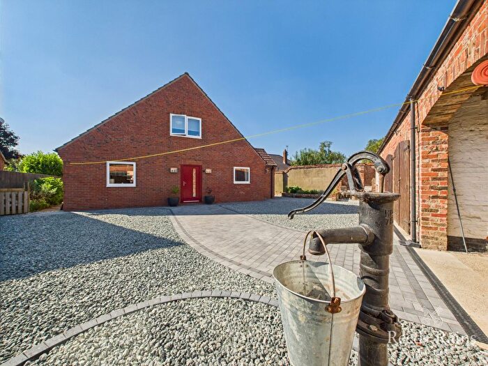 4 Bedroom Detached House For Sale In Pinfold Lane, Roos, Hull, East Yorkshire, HU12