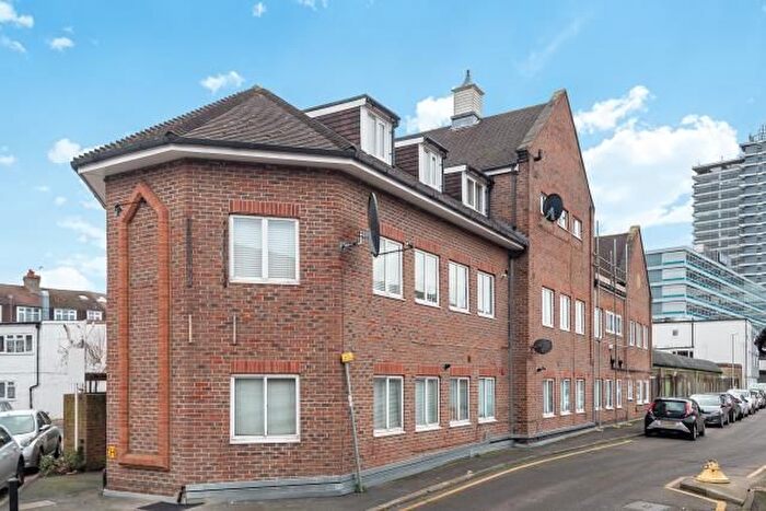 2 Bedroom Flat For Sale In Chancery House, Tolworth Close, Surbiton, KT6