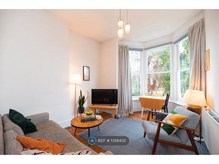 2 Bedroom Flat To Rent In Trinity Rise, London, SW2