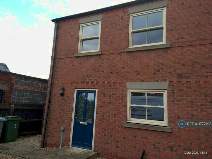 3 Bedroom Semi-Detached House To Rent In Higgins Close, Newark, NG24