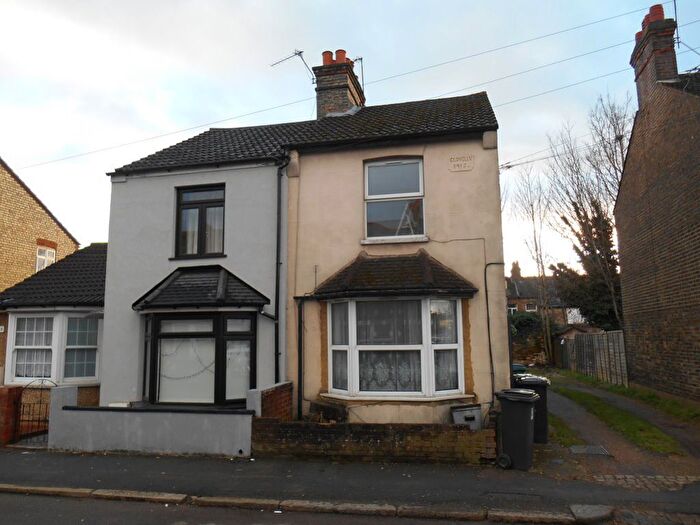 1 Bedroom Flat To Rent In Cecil Street, Watford, Hertfordshire, WD24