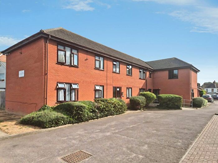 2 Bedroom Flat For Sale In Warwick Road, Clacton-On-Sea, CO15