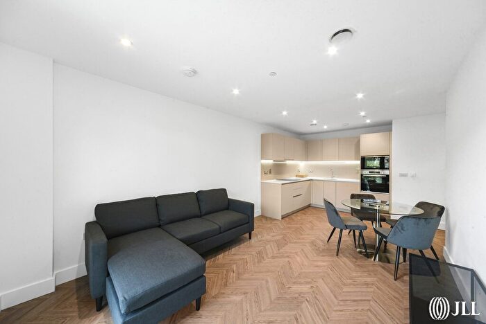 2 Bedroom Flat To Rent In Sudbourne Road, London, SW2