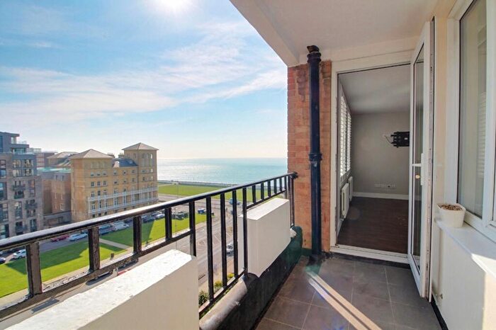 3 Bedroom Flat To Rent In Ashley Court Grand Avenue, Hove, BN3