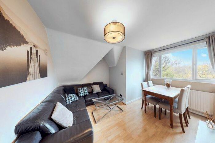2 Bedroom Flat To Rent In Crystal Palace Park Road, London, SE26
