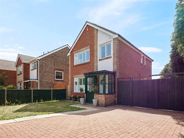 3 Bedroom Detached House For Sale In New Road, Bournemouth, BH10