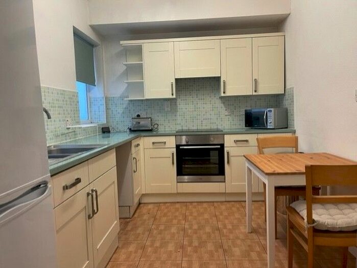 2 Bedroom Flat To Rent In Warham Road, South Croydon, CR2