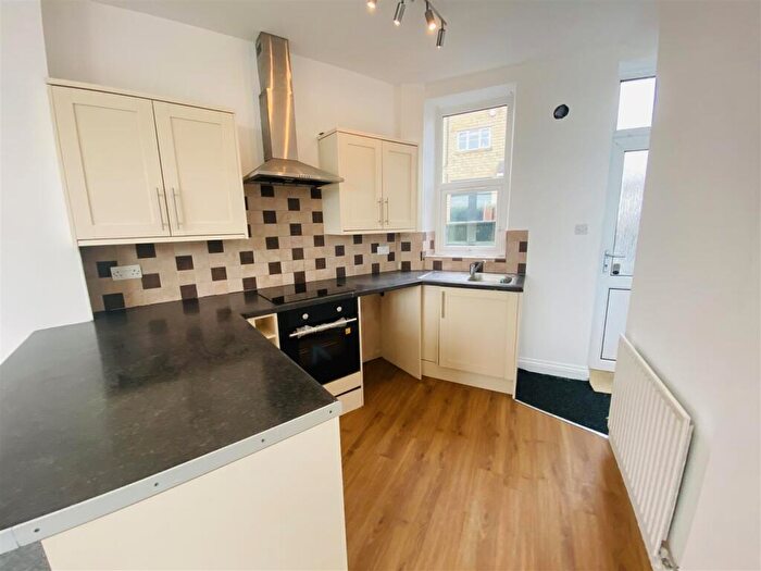 2 Bedroom End Of Terrace House To Rent In Idle Road, Bradford, BD2
