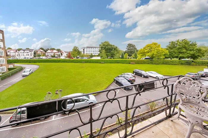 2 Bedroom Flat For Sale In Chessington Court, Finchley, N3
