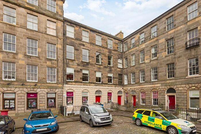 4 Bedroom Flat To Rent In St Patrick Square, Newington, Edinburgh, EH8