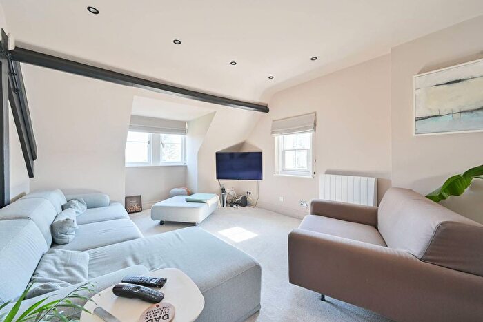 3 Bedroom Flat To Rent In Andrew Reed Court, Watford, WD24