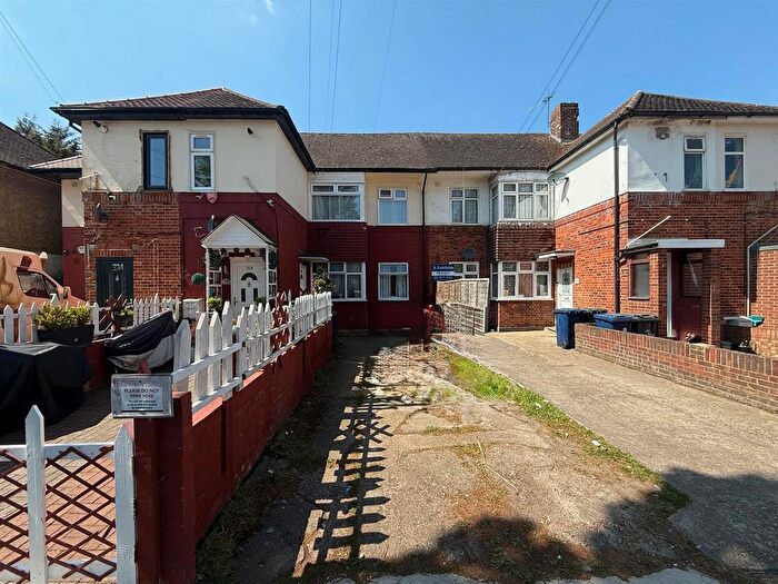 2 Bedroom Maisonette For Sale In Livingstone Road, Southall, UB1