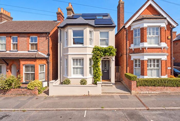 4 Bedroom Detached House For Sale In Etna Road, St. Albans, Hertfordshire, AL3
