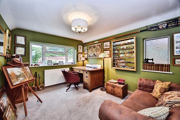 4 Bedroom Detached House For Sale In Tonbridge Road, Wateringbury, Maidstone, ME18