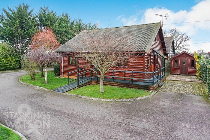 3 Bedroom Chalet For Sale In Pond Lane, Upper Holton, Halesworth, IP19
