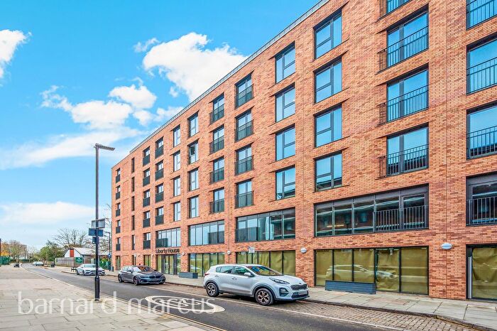 Studio To Rent In Victoria Road, Feltham, TW13