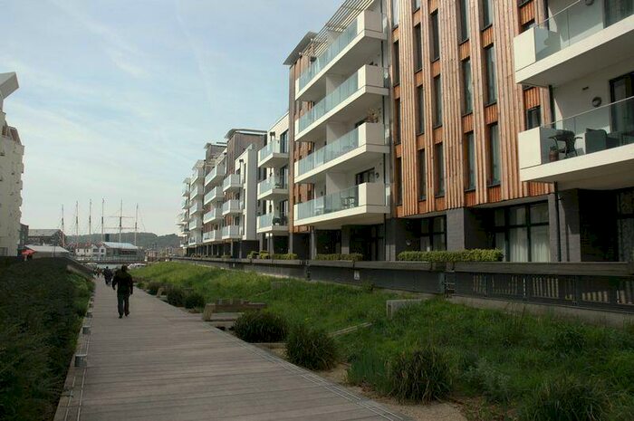 2 Bedroom Flat To Rent In Millennium Promenade, Bristol, BS1