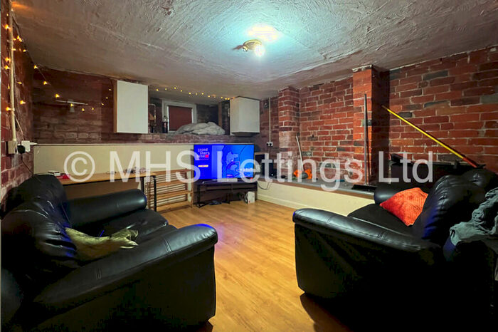 4 Bedroom Terraced House To Rent In Newport View, Leeds, LS6