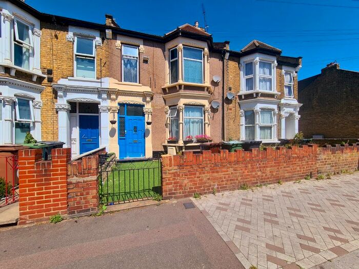 2 Bedroom Flat To Rent In Grove Green Road, London, E11