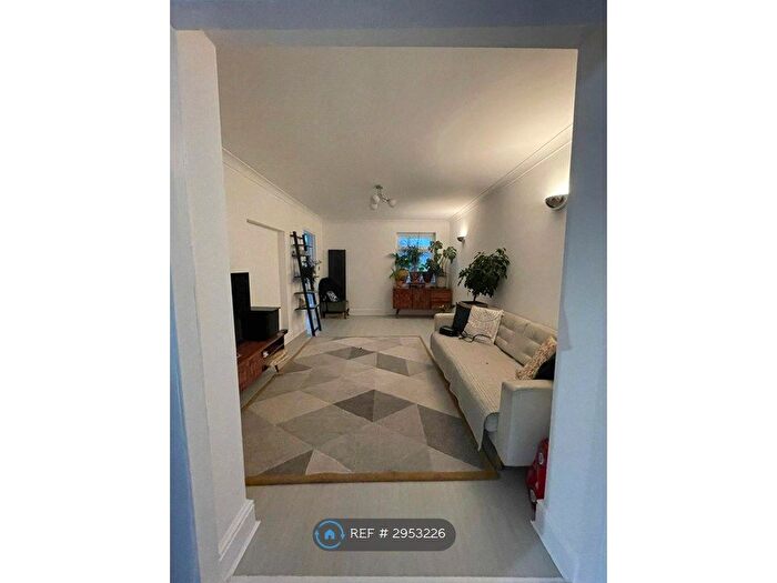 3 Bedroom Semi-Detached House To Rent In Duke Road, Ilford, IG6