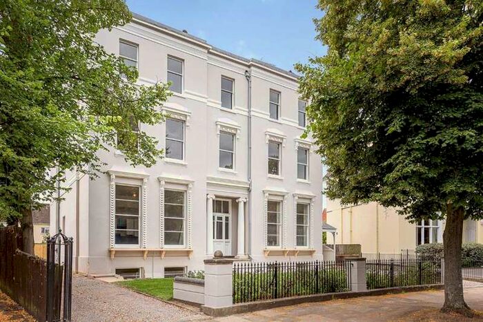 2 Bedroom Flat To Rent In Pittville Circus GL52