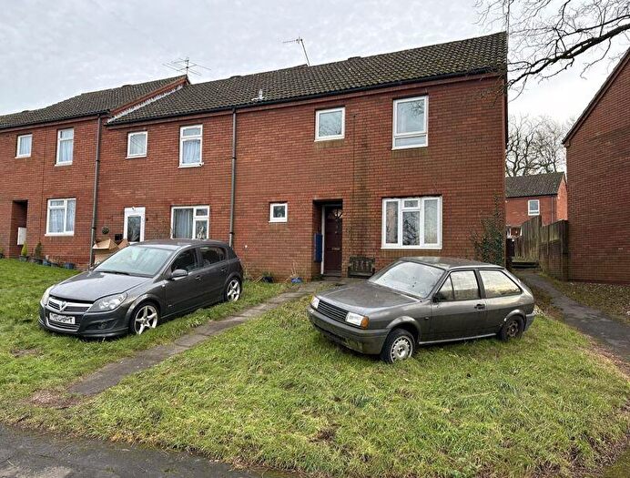 3 Bedroom End Of Terrace House For Sale In Glenister Road, High Wycombe, HP12