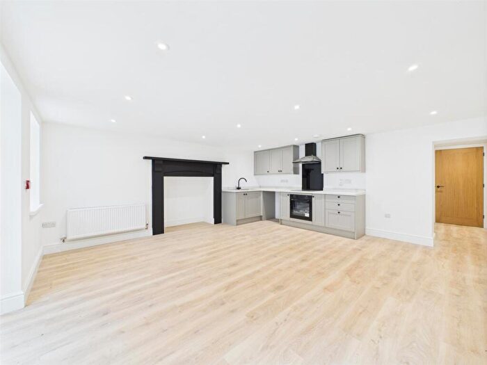 2 Bedroom Duplex To Rent In Friendship Lane, Ilfracombe, EX34