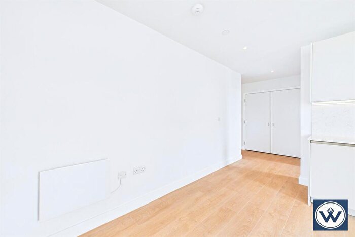 2 Bedroom Apartment To Rent In Park View, Dantzic Street, M4