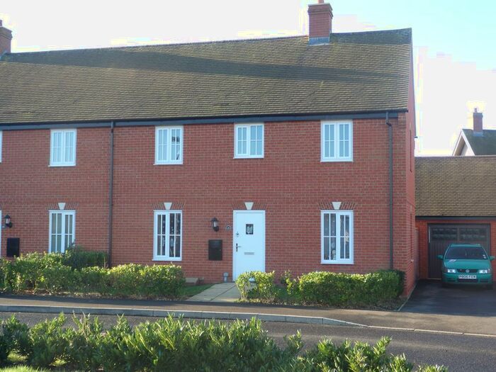 3 Bedroom Semi-Detached House To Rent In Woodpecker Close, Great Barford, MK44