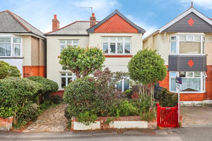 3 Bedroom Detached House For Sale In King George Avenue, Dorset, BH9