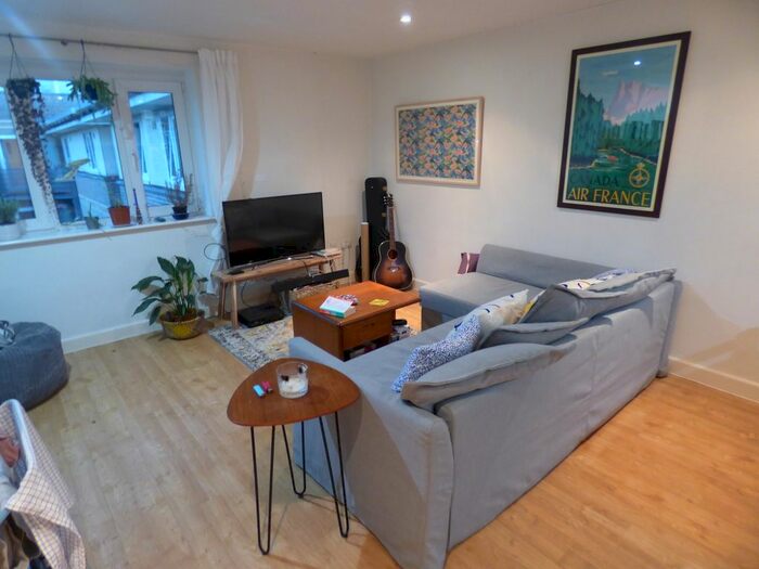 1 Bedroom Flat To Rent In Crowngate House, Hereford Road, London, E3