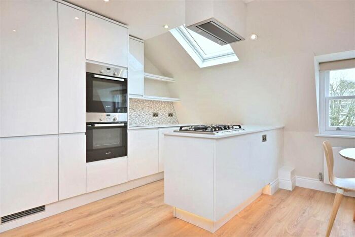 3 Bedroom Apartment To Rent In Clifton Hill, St Johns Wood, London, NW8