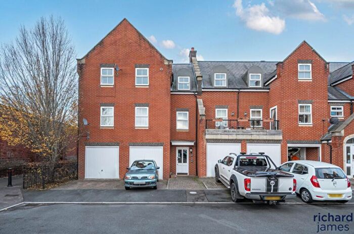 2 Bedroom Flat For Sale In Rodbourne, Swindon, SN2