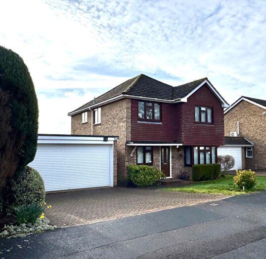 4 Bedroom Detached House For Sale In Trefoil Close, Hartley Wintney, RG27