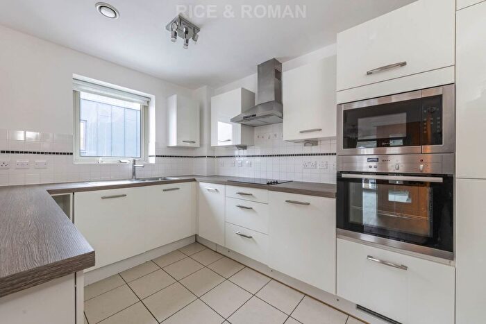 2 Bedroom Flat For Sale In Meadows House, Walton On Thames, KT12
