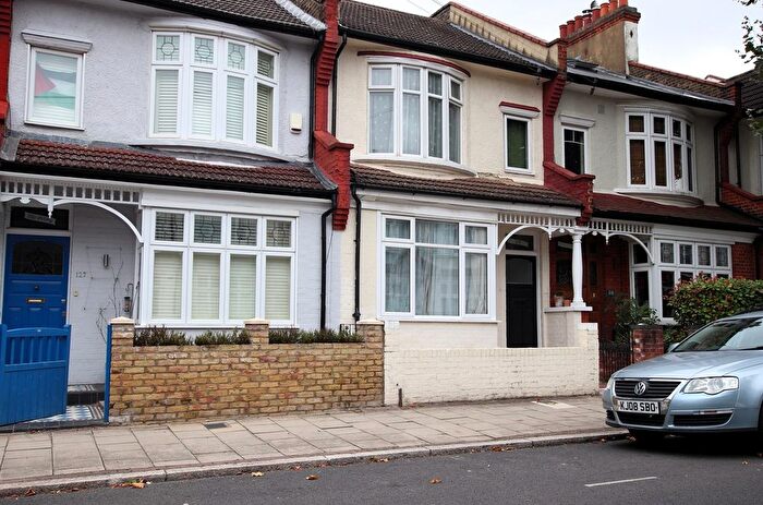 3 Bedroom Property To Rent In Brudenell Road, London, SW17