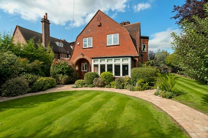 4 Bedroom Detached House To Rent In Longdown Road, Epsom, KT17